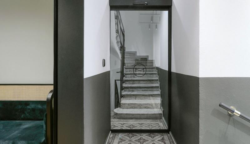 The Modernist - Lobi