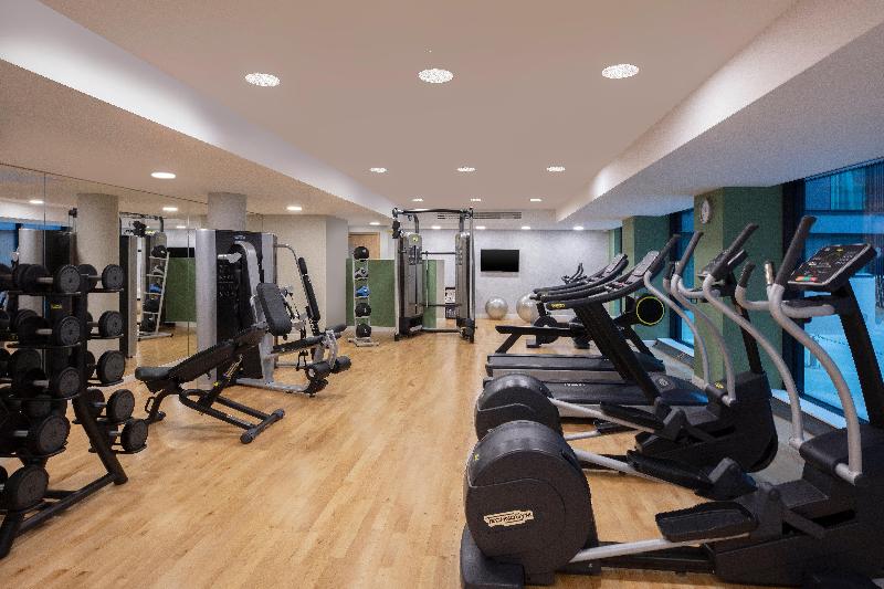 Staybridge Suites London - Heathrow Bath Road - Havuz