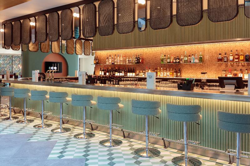 Holiday Inn London - Heathrow Bath Road - Bar