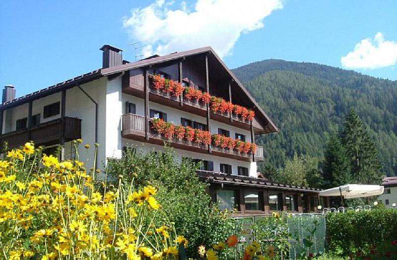 Hotel Ferrari - Genel