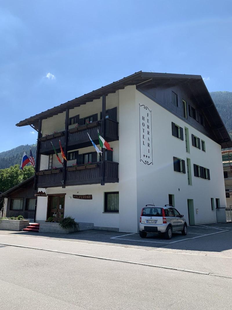 Hotel Ferrari - Genel