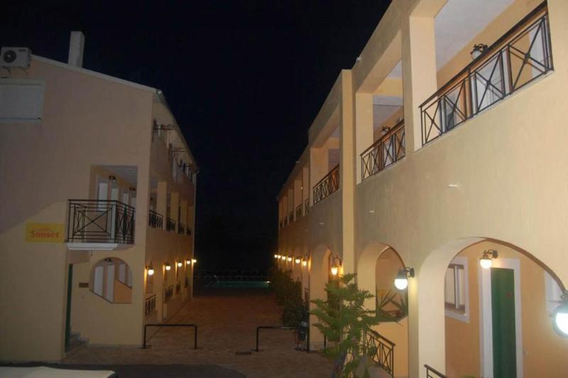 Complex Lemon Grove - Lobi