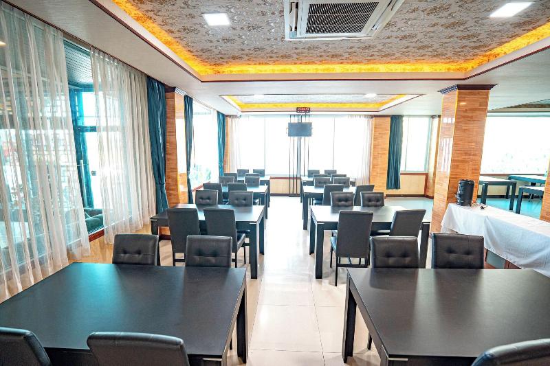 Blue Sky Residence Airport - Restoran
