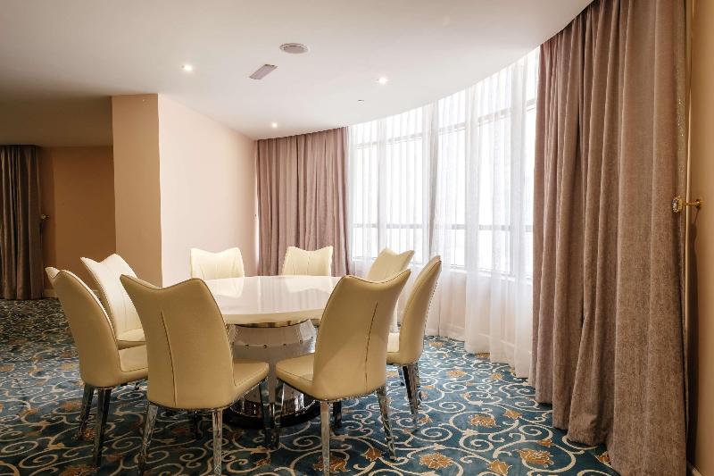 Crystal Plaza Al Majaz Ex Tulip inn al Khan Hotel - Toplantı