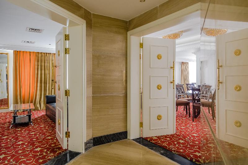 Crystal Plaza Al Majaz Ex Tulip inn al Khan Hotel - Restoran