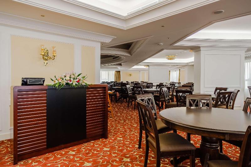 Crystal Plaza Al Majaz Ex Tulip inn al Khan Hotel - Restoran