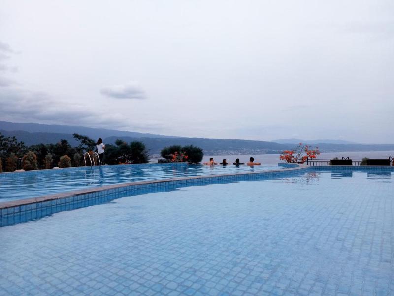 Hotel Santika Luwuk - Havuz