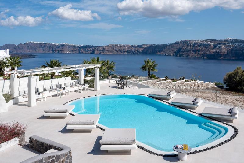 Elements of Caldera Suites - Genel