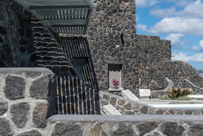 Elements of Caldera Suites - Genel