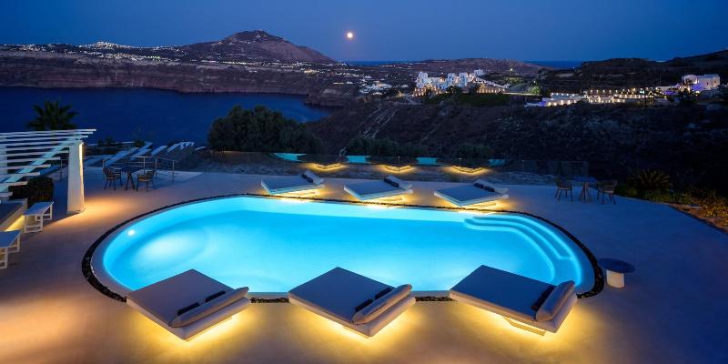 Elements of Caldera Suites - Genel