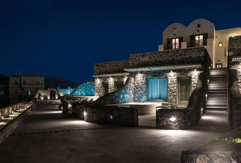 Elements of Caldera Suites - Genel
