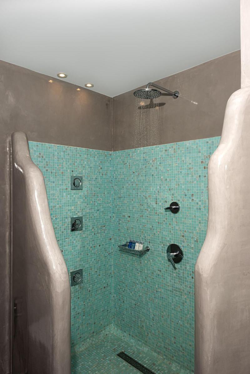 Elements of Caldera Suites - Oda