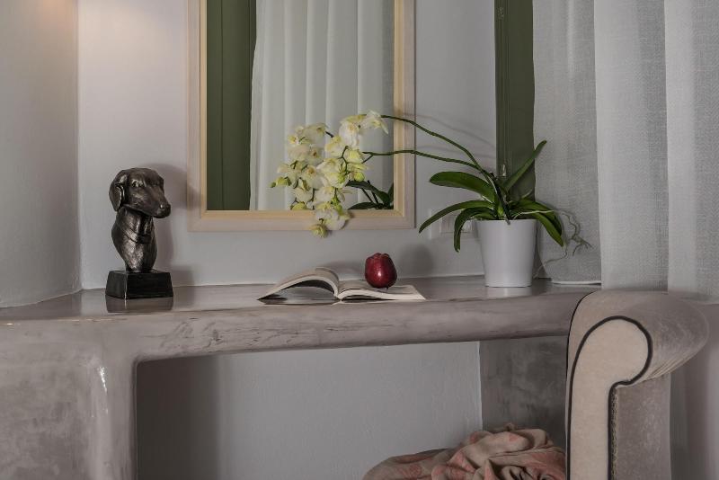Elements of Caldera Suites - Oda