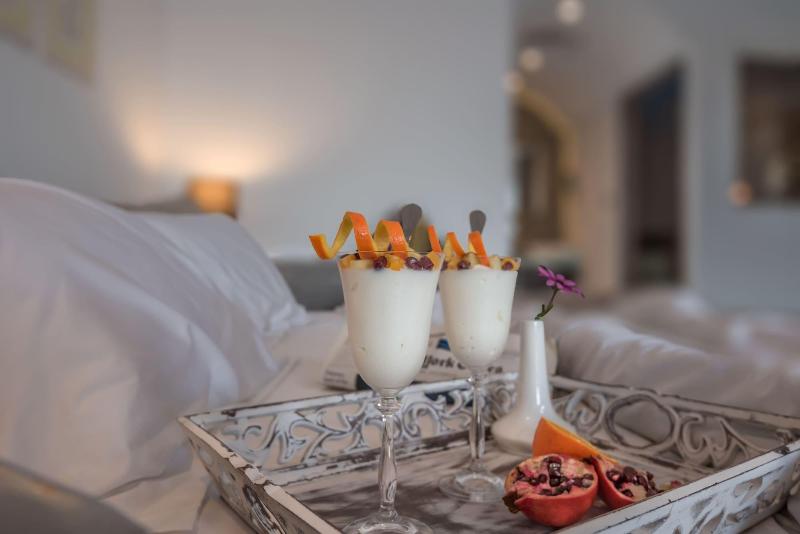 Elements of Caldera Suites - Oda