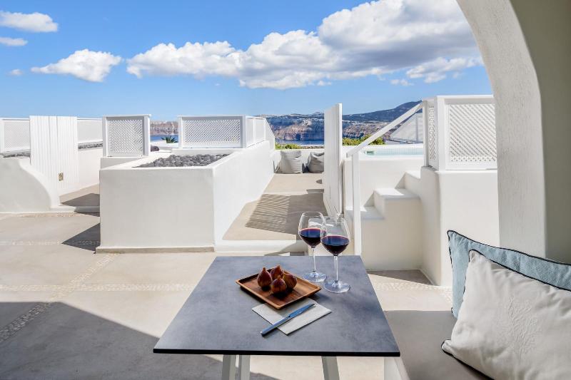 Elements of Caldera Suites - Oda