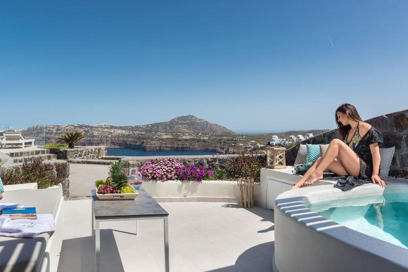 Elements of Caldera Suites - Oda