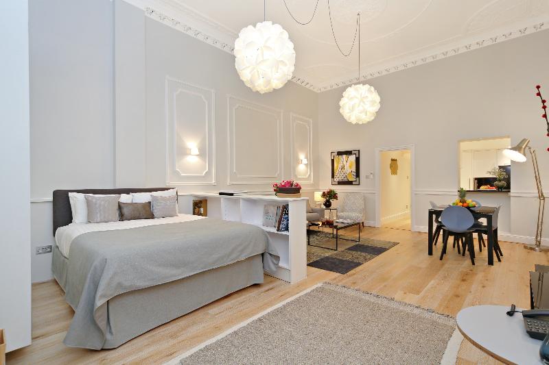 Queensgate Court - Genel