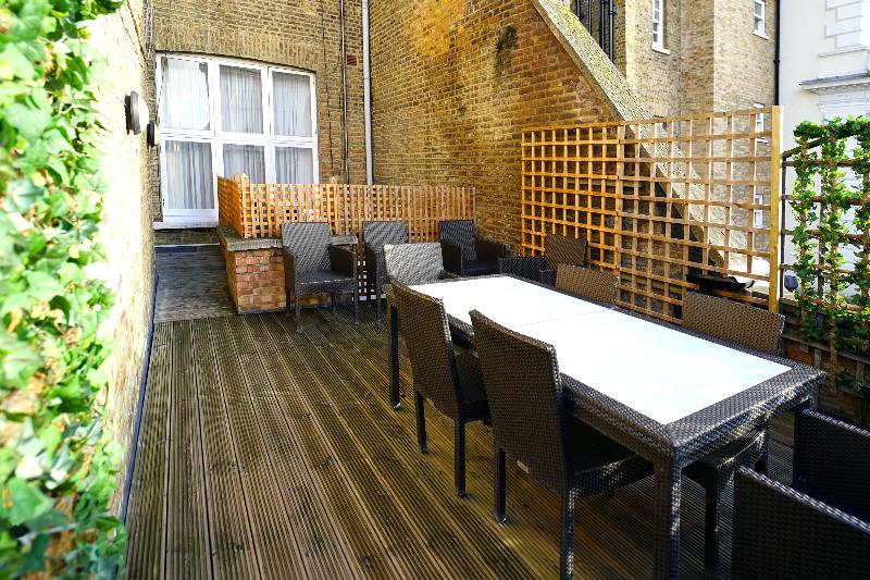 Queensgate Court - Genel