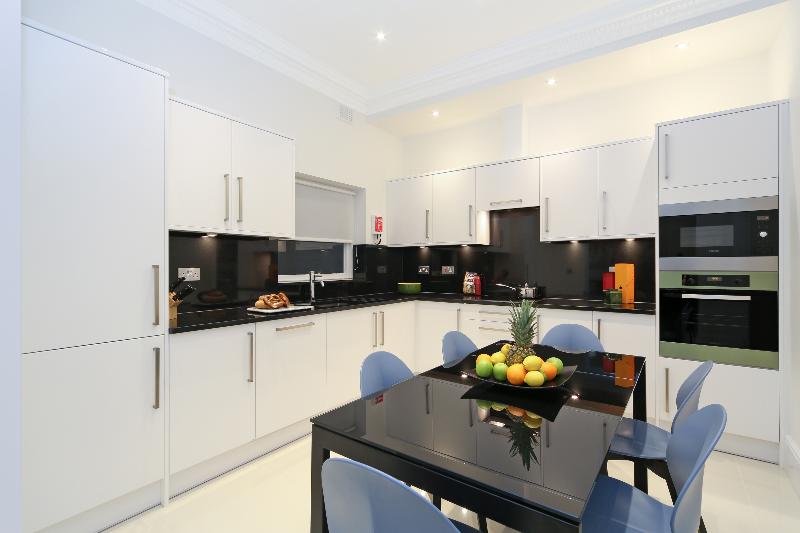 Queensgate Court - Genel