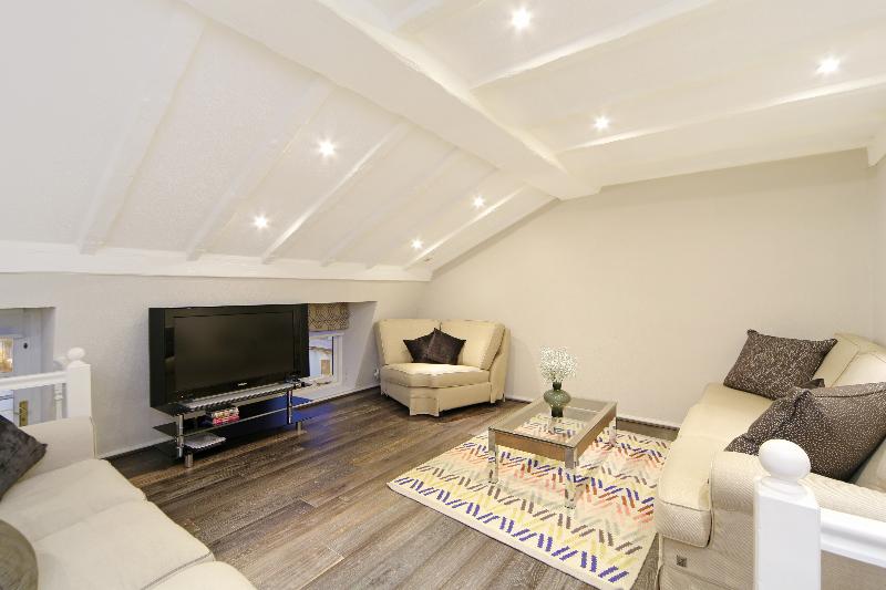Queensgate Court - Oda