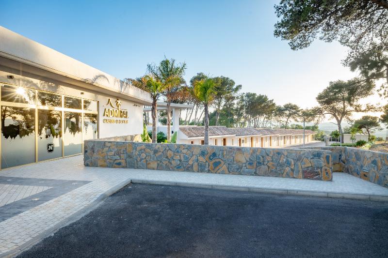 Admiral Lodge - Genel