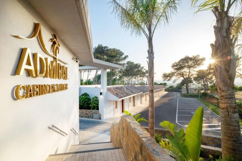 Admiral Lodge - Genel