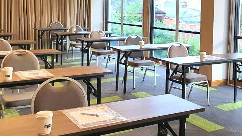 Holiday Inn Express Jakarta Matraman - Toplantı