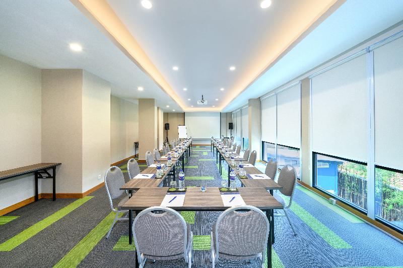 Holiday Inn Express Jakarta Matraman - Toplantı