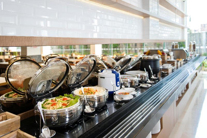 Holiday Inn Express Jakarta Matraman - Restoran