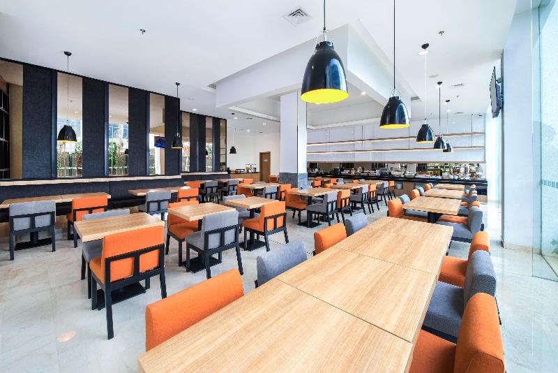Holiday Inn Express Jakarta Matraman - Restoran