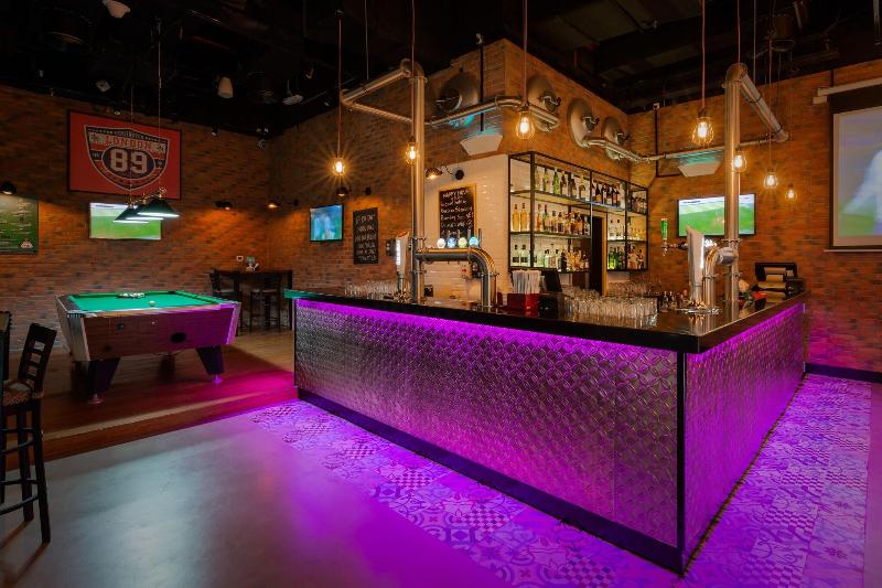 Premier Inn Dubai Ibn Battuta Mall - Bar