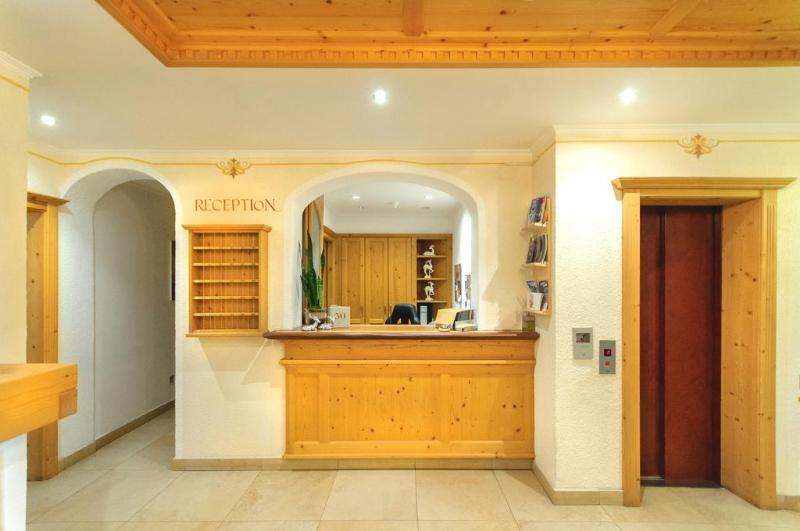Residence Hotel Alpinum - Lobi