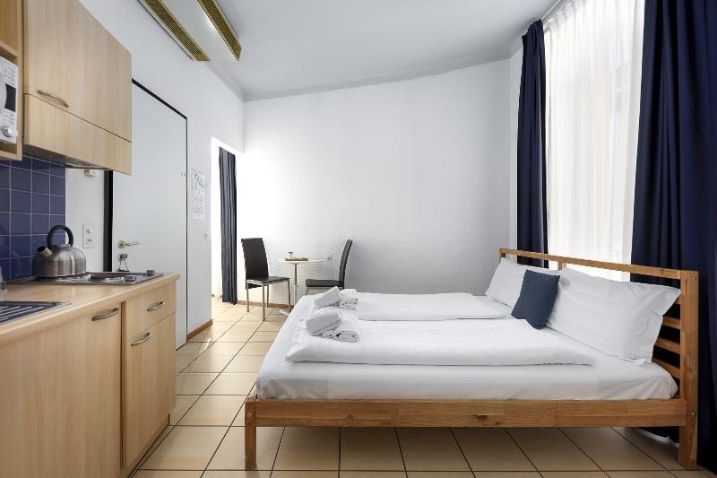 Lugano Center GuestHouse - Oda