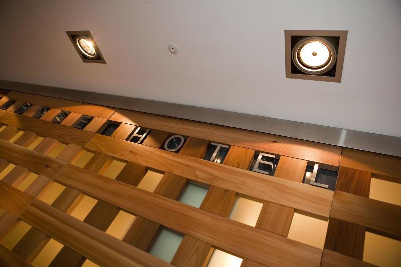 The Lodge Hotel - Lobi