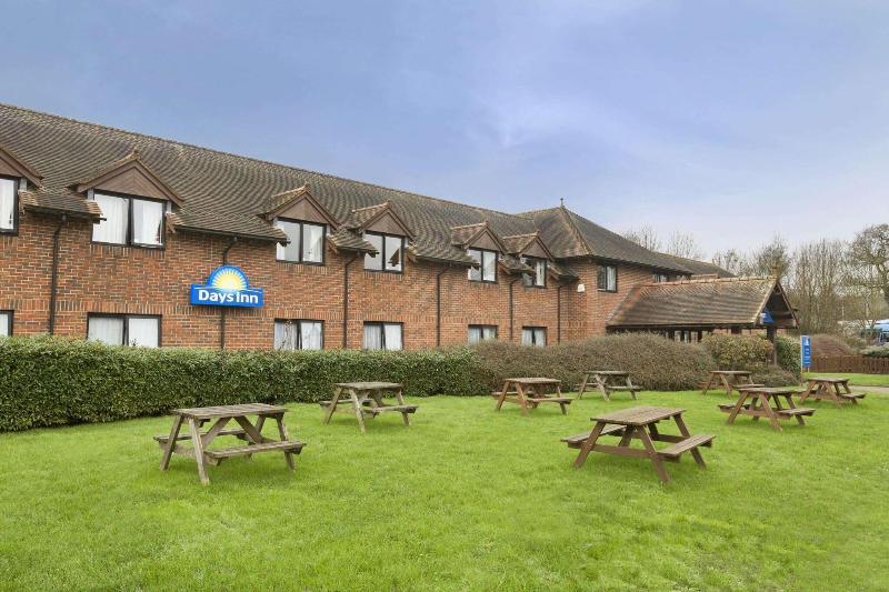 Days Inn Sevenoaks Clacket Lane - Teras