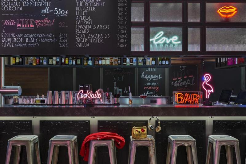 Moxy Frankfurt City Center - Bar