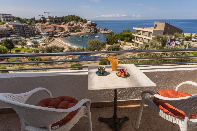 Raymond Apartments - Genel