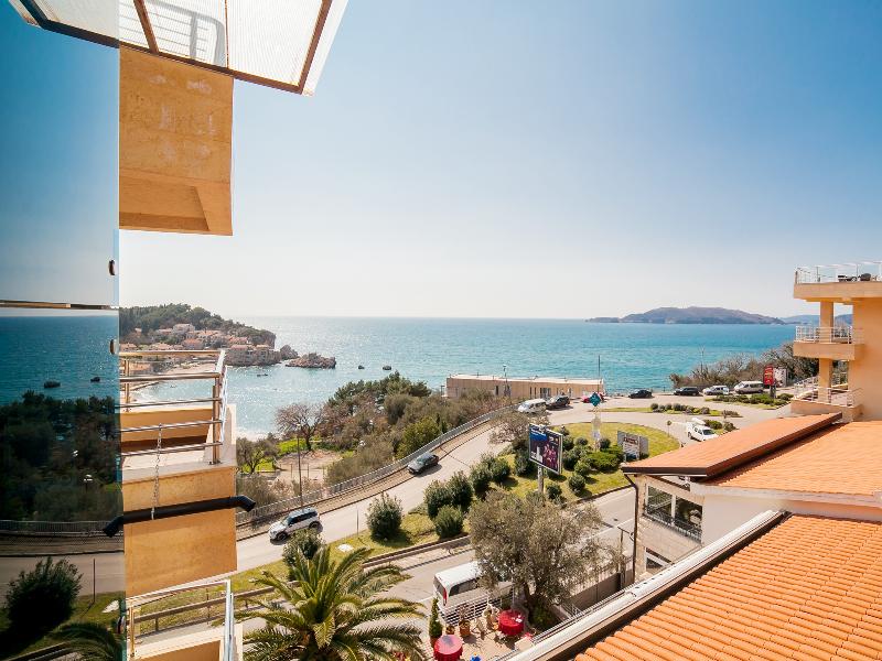 Raymond Apartments - Genel