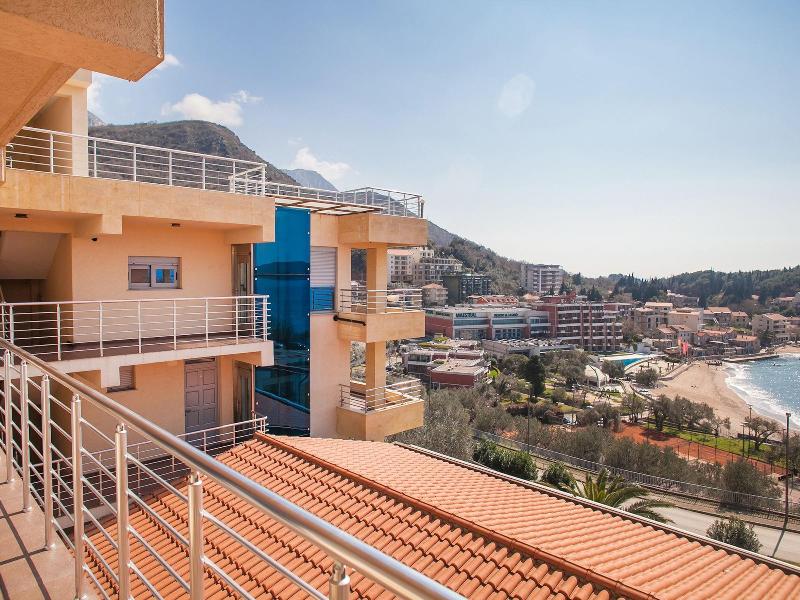 Raymond Apartments - Genel