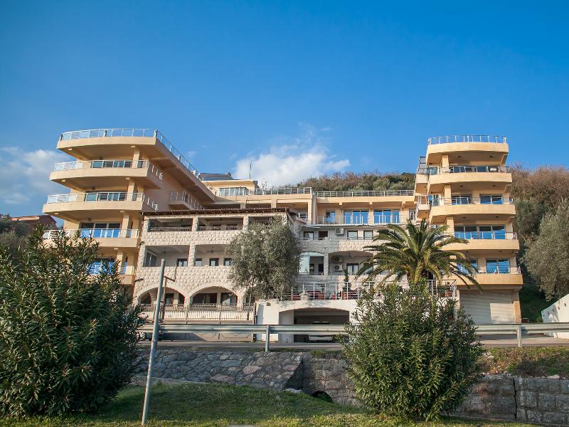 Raymond Apartments - Genel