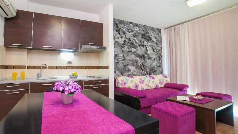 Raymond Apartments - Oda