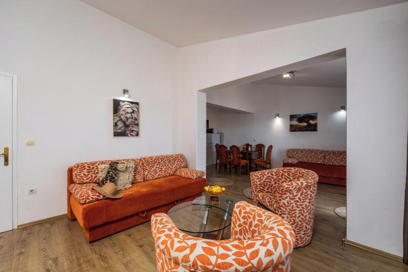 Raymond Apartments - Oda