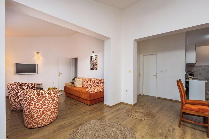 Raymond Apartments - Oda