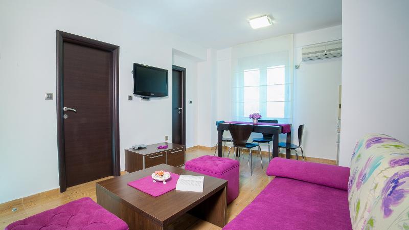 Raymond Apartments - Oda
