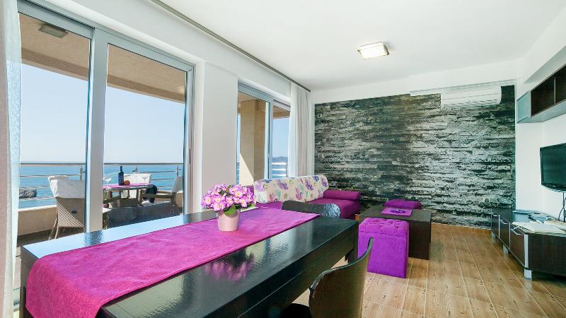 Raymond Apartments - Oda