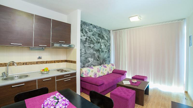 Raymond Apartments - Oda