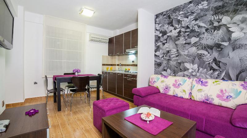 Raymond Apartments - Oda