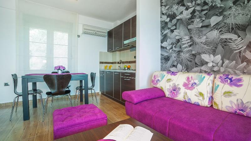 Raymond Apartments - Oda
