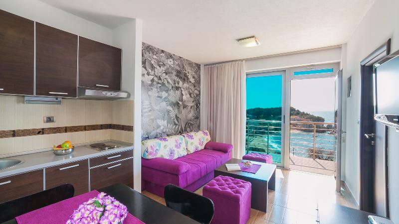 Raymond Apartments - Oda