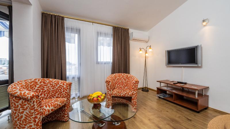 Raymond Apartments - Oda